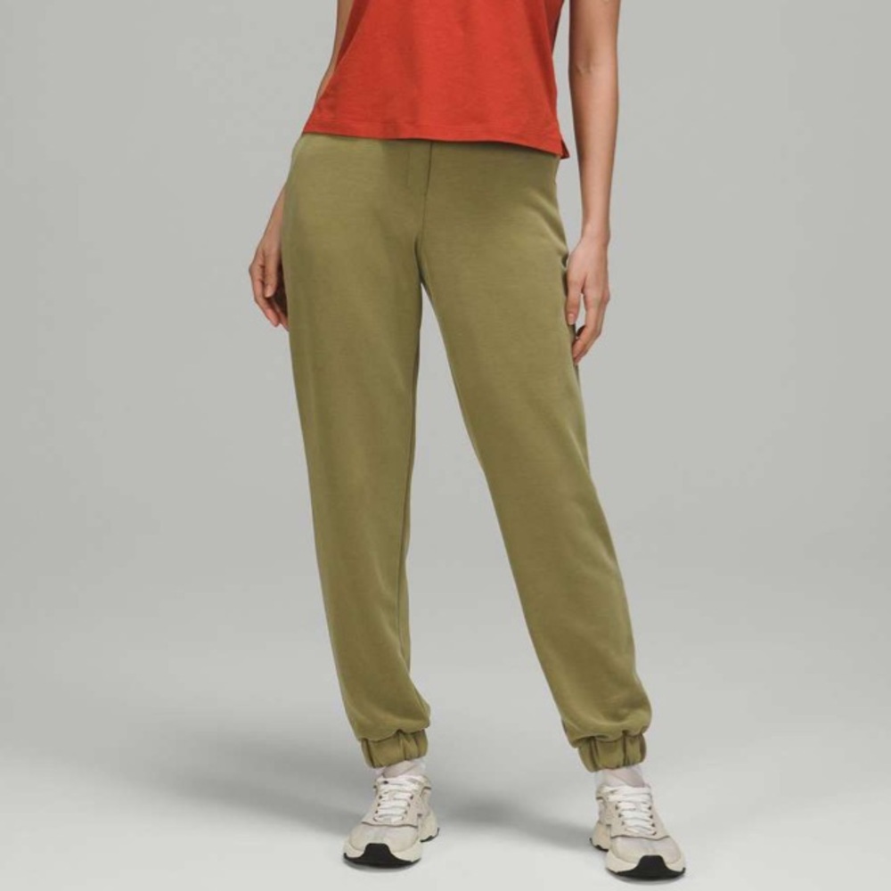 Lululemon soft‎ stream classic jogger bronze green EUC size 8